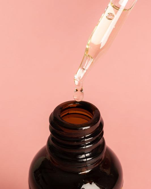 Aceites esenciales vs. aceites vegetales: diferencias, beneficios y precauciones